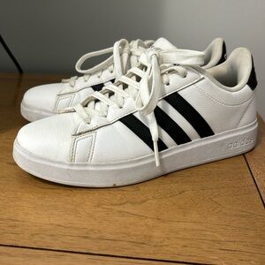 Adidas Grand Court Women’s 6.5 black and white sneakers